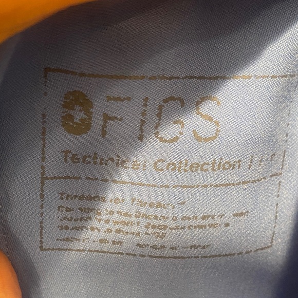 Figs Women’s Blue V-Neck Scrub Top and Jogger Pants - Picture 3 of 3